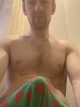 LynnAhNight online show from October 2025 04:15:01 AM