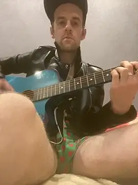 LynnAhNight online show from October 2025 05:10:02 PM