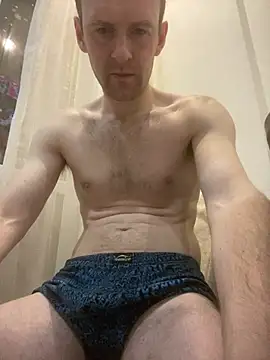 LynnAhNight online show from February 2026 03:02:02 AM