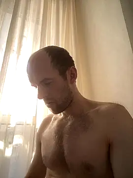 LynnAhNight online show from September 2025 04:35:02 AM