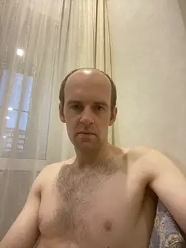 LynnAhNight online show from October 2025 03:30:01 AM