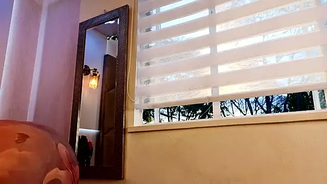 AzunaStar online show from April 2026 10:44:01 PM