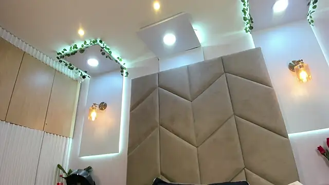 AzunaStar online show from December 2025 09:39:01 PM