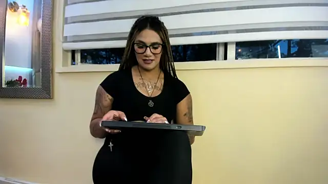 AzunaStar online show from February 2026 11:15:01 PM