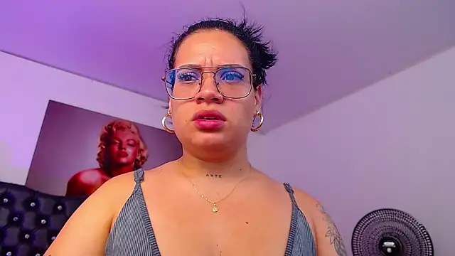 Snapshot of Taliana36 chatting on February 2025 12:49:01 PM Taliana36 online show from February 2025 12:49:01 PM