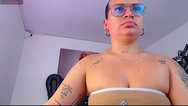 Snapshot of Taliana36 chatting on October 2025 12:07:01 PM Taliana36 online show from October 2025 12:07:01 PM