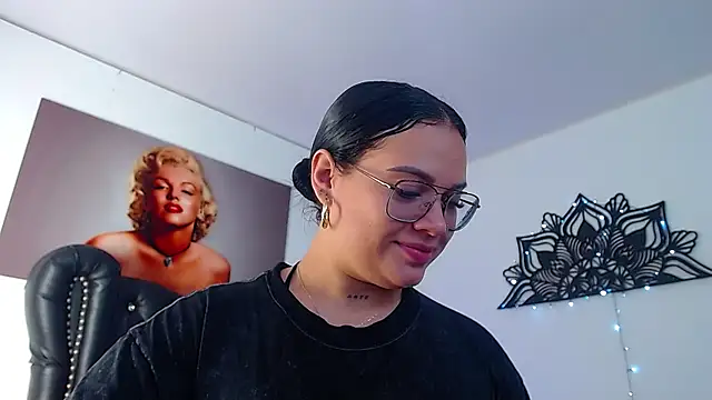 Snapshot of Taliana36 chatting on February 2025 01:11:01 PM Taliana36 online show from February 2025 01:11:01 PM