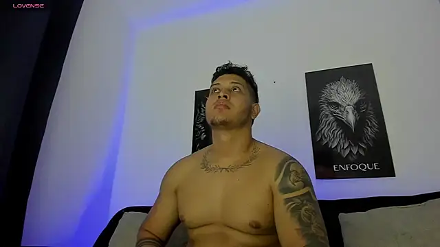 Snapshot of JohanSmith chatting on November 2025 11:09:02 PM JohanSmith online show from November 2025 11:09:02 PM