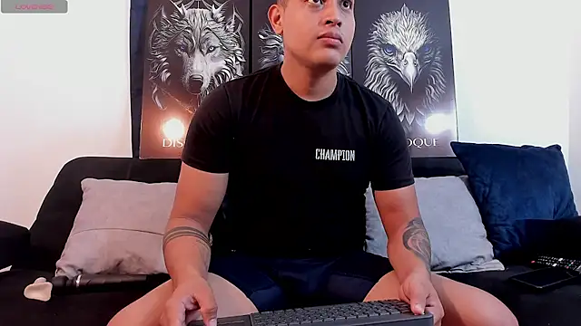 Snapshot of JohanSmith chatting on February 2025 02:22:02 PM JohanSmith online show from February 2025 02:22:02 PM