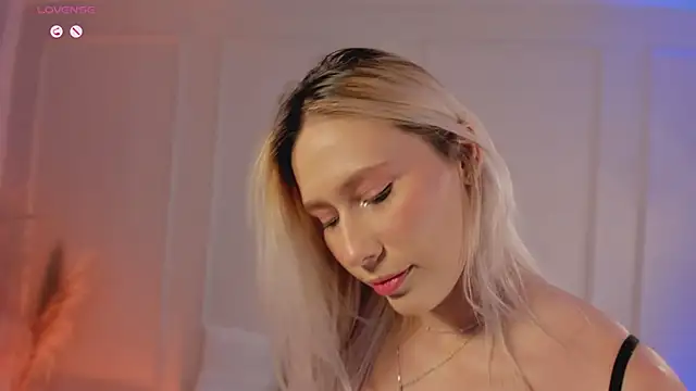 Arianasweeet online show from April 2026 07:41:02 PM