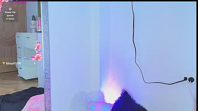 maddie 18 online show from November 2025 12:25:01 AM