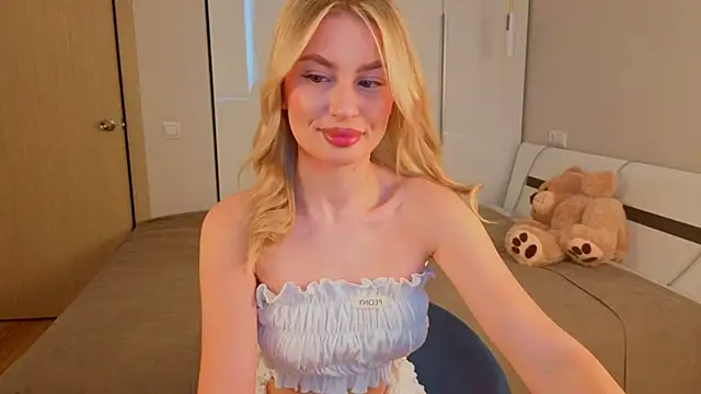Snapshot of AnitaLamb chatting on October 2025 04:47:02 AM AnitaLamb online show from October 2025 04:47:02 AM