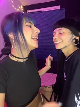 Snapshot of mavimist__ chatting on December 2025 01:05:01 AM mavimist online show from December 2025 01:05:01 AM