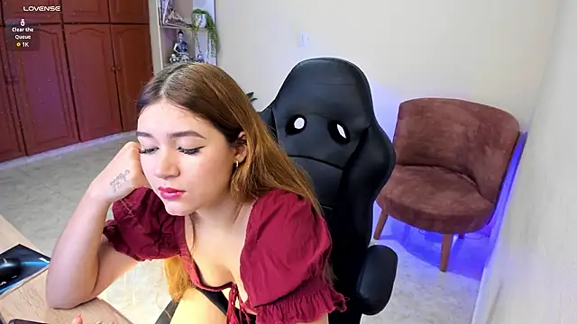 Nathalie 29 online show from March 2026 01:46:01 PM