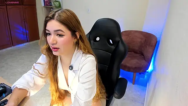 Nathalie 29 online show from May 2026 01:29:01 PM