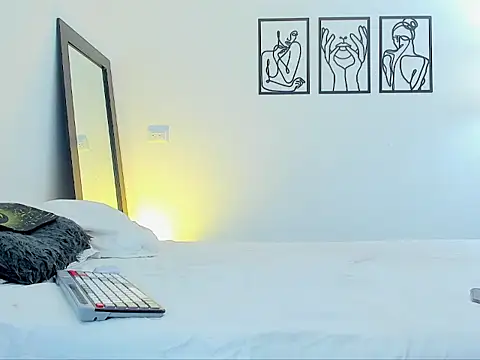 andrea cherryy online show from March 2026 06:56:01 PM