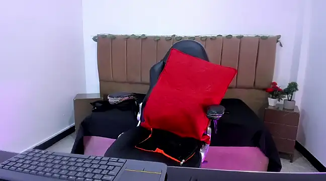 Snapshot of Nikkenyx chatting on March 2025 04:00:02 PM Nikkenyx online show from March 2025 04:00:02 PM