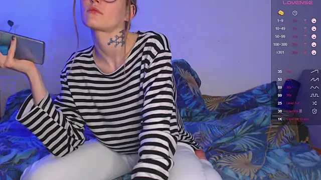 Miss lionheart online show from March 2025 05:42:02 AM