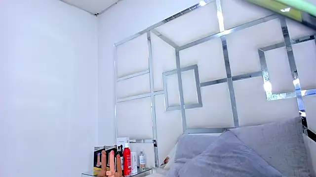 ZoeWan69 online show from November 2025 11:57:01 AM