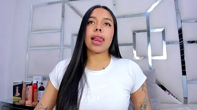 ZoeWan69 online show from November 2025 11:32:02 AM