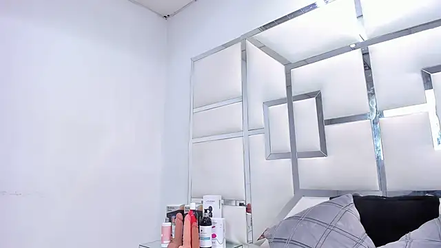 ZoeWan69 online show from February 2026 02:03:01 PM