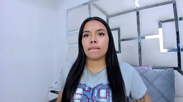 ZoeWan69 online show from March 2026 01:49:01 PM