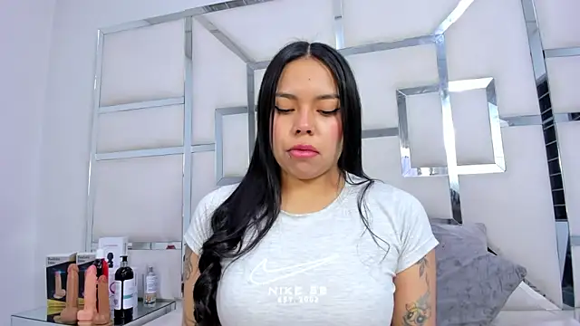 ZoeWan69 online show from November 2025 11:20:02 AM