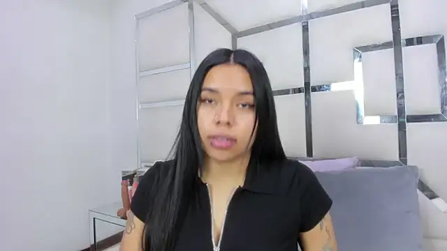 ZoeWan69 online show from May 2026 01:36:01 PM