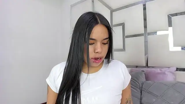 ZoeWan69 online show from May 2026 01:12:02 PM