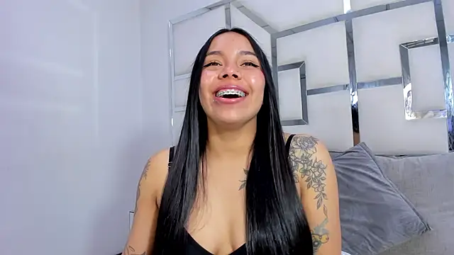 ZoeWan69 online show from November 2025 01:12:02 PM