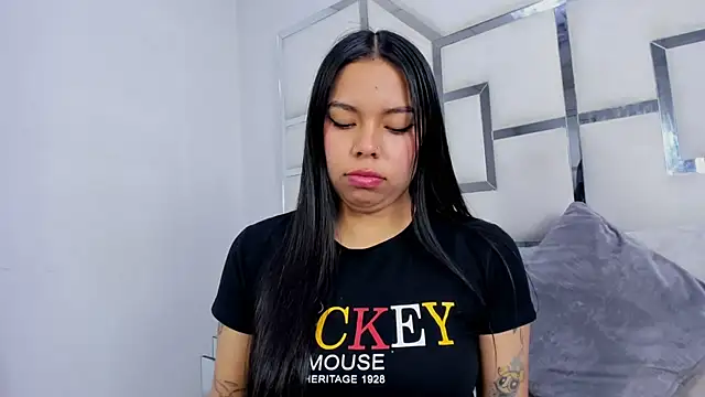 ZoeWan69 online show from September 2025 01:06:01 PM