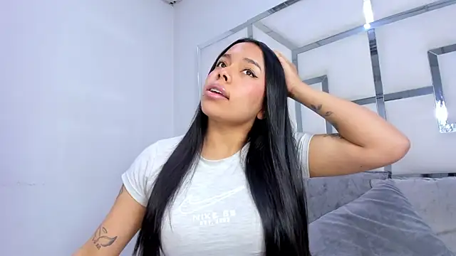 ZoeWan69 online show from November 2025 12:05:02 PM