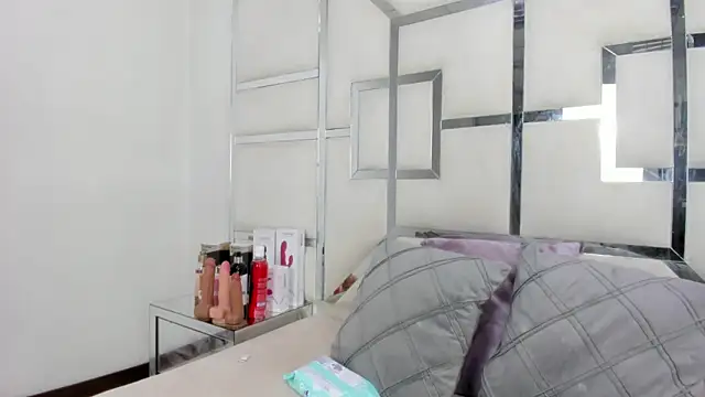 ZoeWan69 online show from May 2026 01:40:02 PM