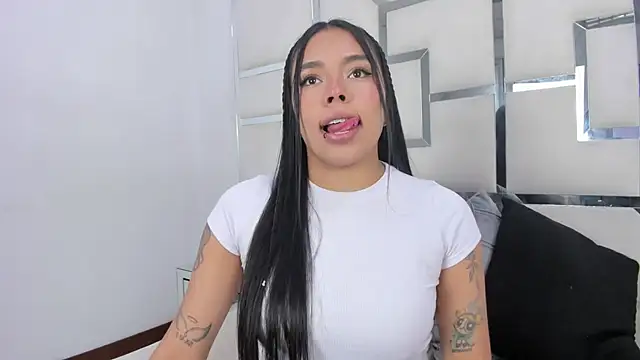 ZoeWan69 online show from January 2026 01:03:01 PM