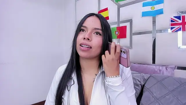 ZoeWan69 online show from July 2026 01:29:02 PM