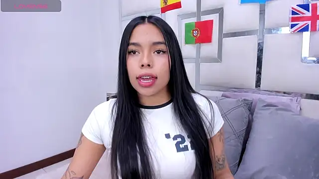 ZoeWan69 online show from June 2026 03:32:01 PM