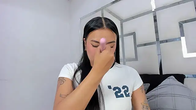 ZoeWan69 online show from January 2026 01:37:01 PM