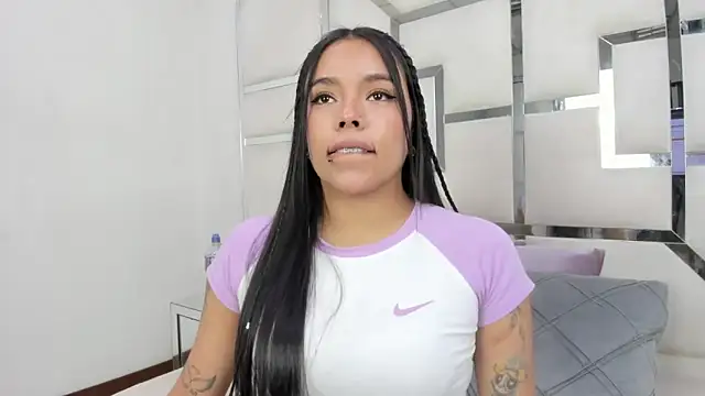 ZoeWan69 online show from March 2026 01:35:01 PM