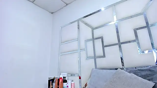 ZoeWan69 online show from October 2025 12:03:01 PM