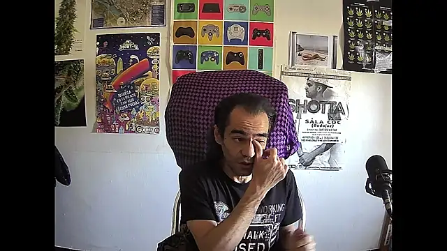 ReyDeBotones online show from April 2026 12:34:01 PM