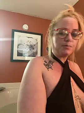 Snapshot of CutiepieMandii143 chatting on February 2025 08:07:01 AM CutiepieMandii143 online show from February 2025 08:07:01 AM