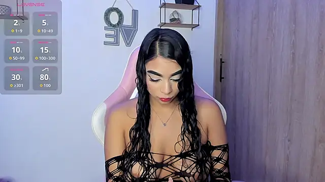 Snapshot of Bella_ricci_ chatting on October 2025 01:07:02 AM Bella ricci online show from October 2025 01:07:02 AM