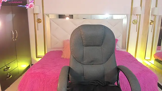 victoria  Smith online show from October 2025 12:26:02 PM