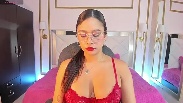 victoria  Smith online show from November 2025 12:33:02 PM