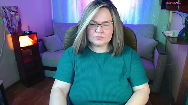 Vivien  wet online show from March 2025 11:00:01 AM