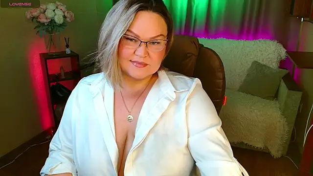 Vivien  wet online show from September 2025 11:06:01 AM