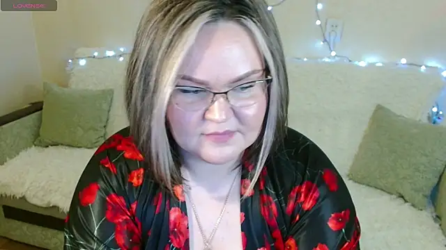 Vivien  wet online show from February 2025 02:45:02 PM