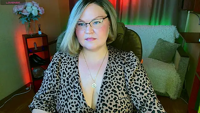 Vivien  wet online show from September 2025 08:18:02 AM