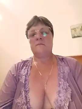 Snapshot of ElzaJewel chatting on June 2026 09:23:01 PM ElzaJewel online show from June 2026 09:23:01 PM
