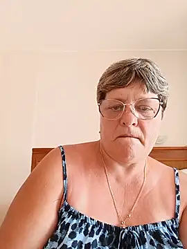 Snapshot of ElzaJewel chatting on June 2026 09:26:01 AM ElzaJewel online show from June 2026 09:26:01 AM